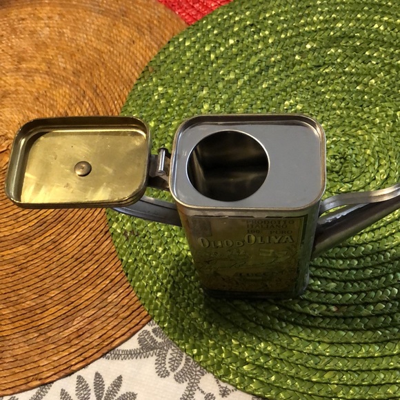 Vintage Olive Oil Tin With Spout - Taiwan - 1985 - Picture 4 of 5